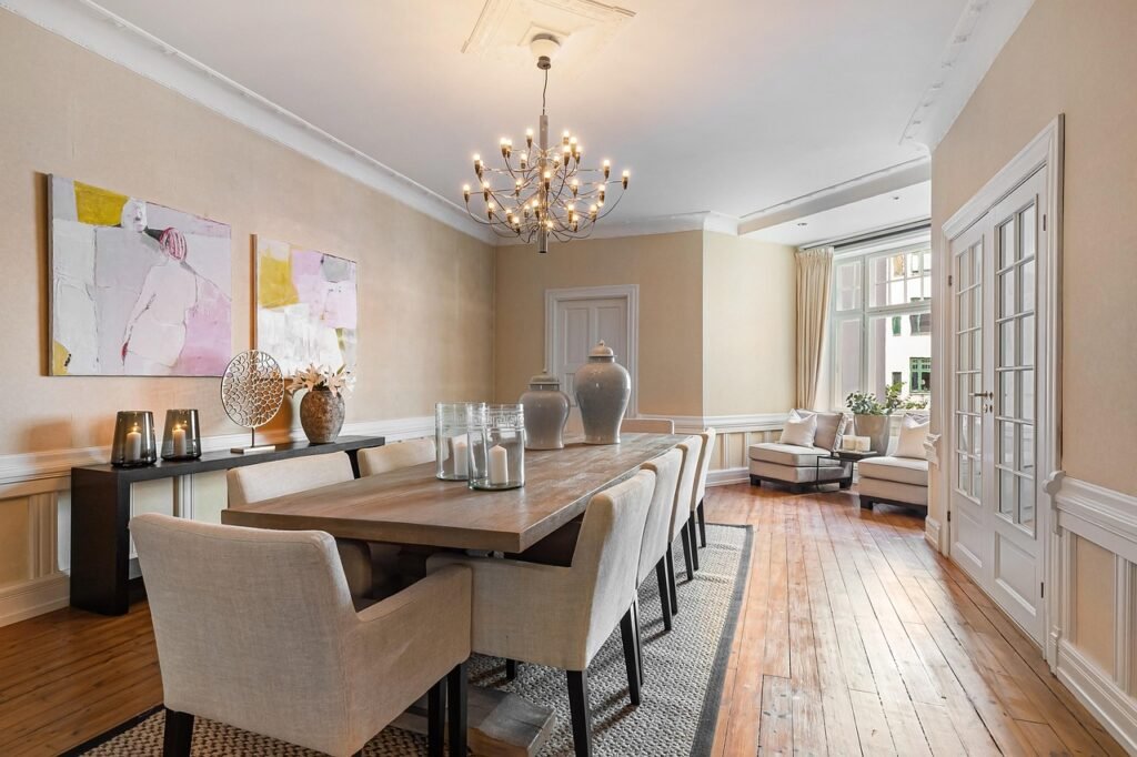 g04e2572ccebb55cb57af2901fe403eabfae09e6f785e113acf909990618d9fcbd314b24dc042854e9417bdb21c4d18d5e01268097a24f343f4cf747a2eb36bbe_1280-8428433 kitchen, dining area, real state, cabinet, building, house, design, interior, architecture, property